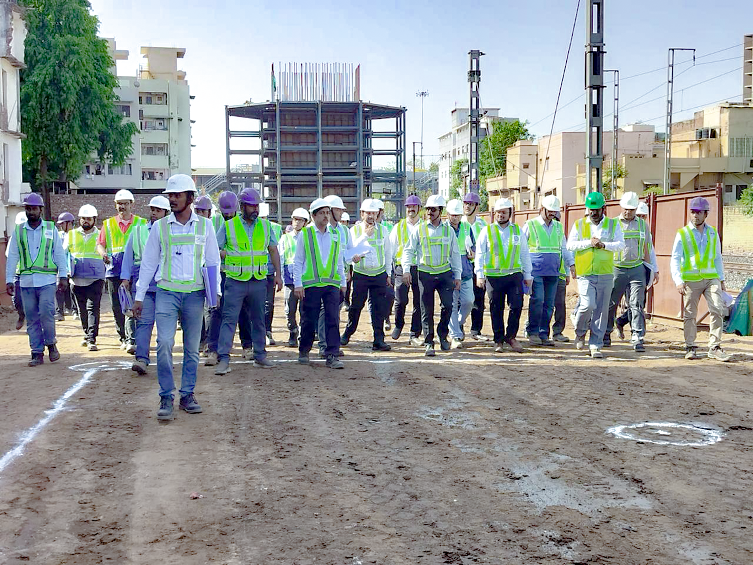NHSRCLના MD શ્રી વિવેક કુમાર ગુપ્તાએ અમદાવાદ અને સાબરમતીના નિર્માણ સ્થળોની મુલાકાત લઈને નિરીક્ષણ કર્યું।